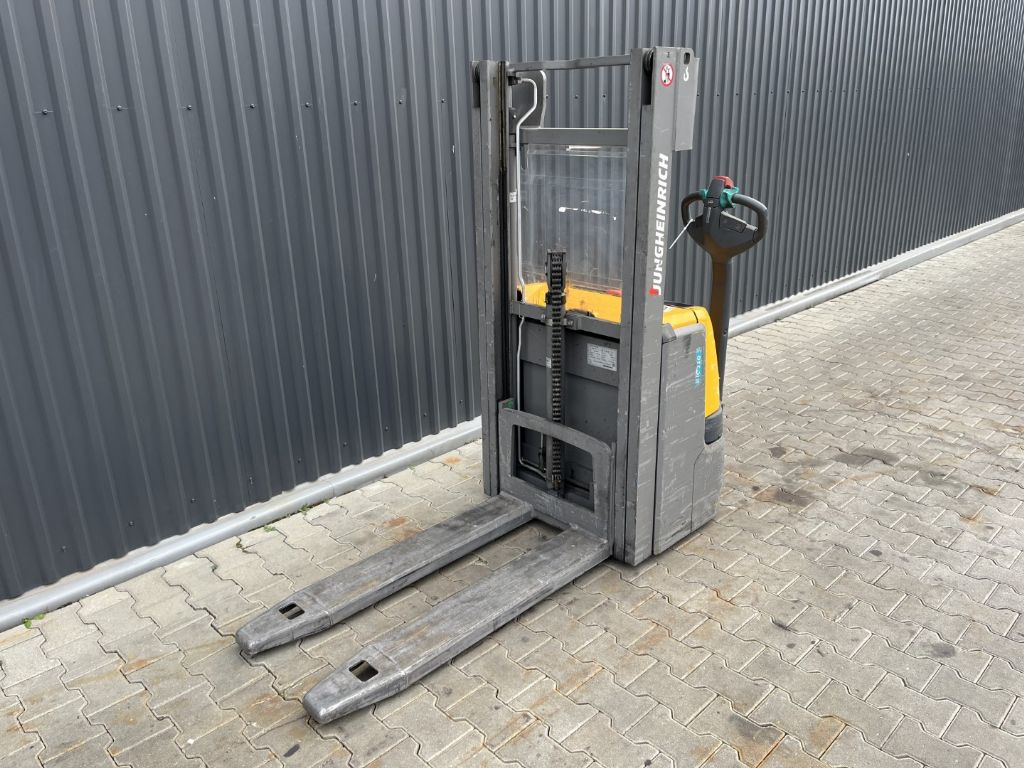 Jungheinrich EJC110 Pedestrian Stacker www.superlift-forklift.com