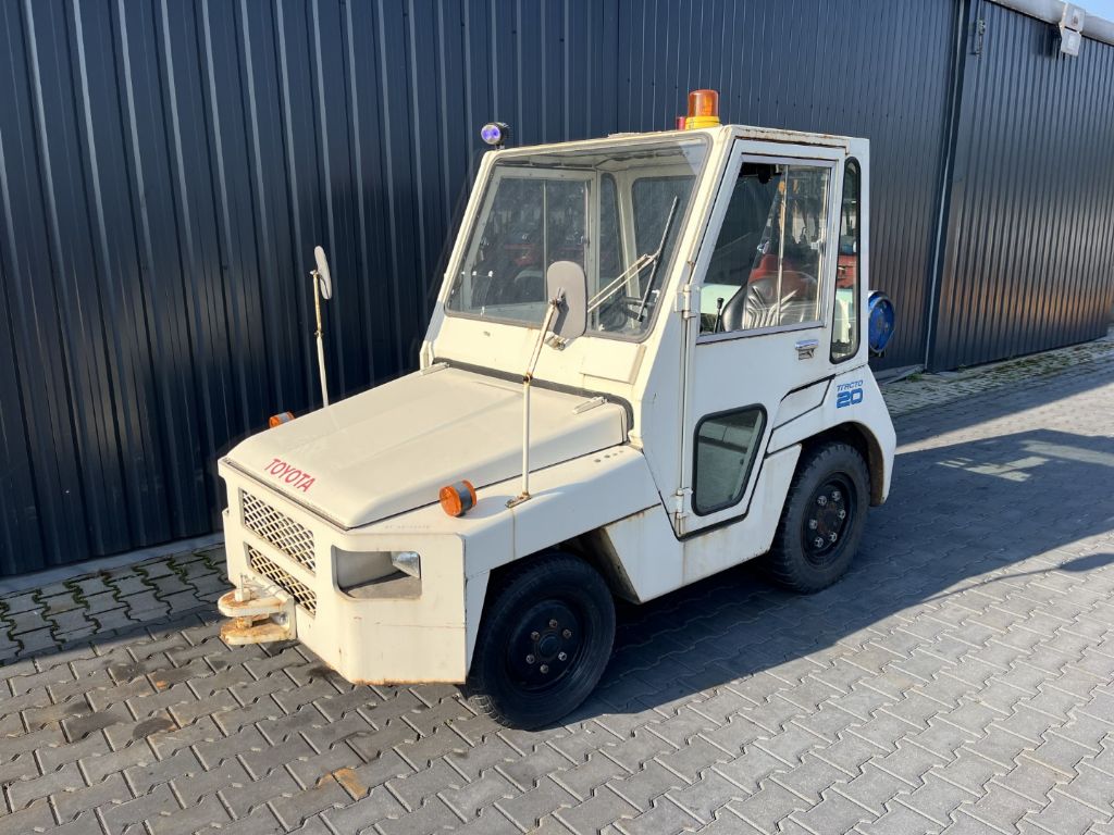 Toyota 2TG20 Tow Tractor www.superlift-forklift.com