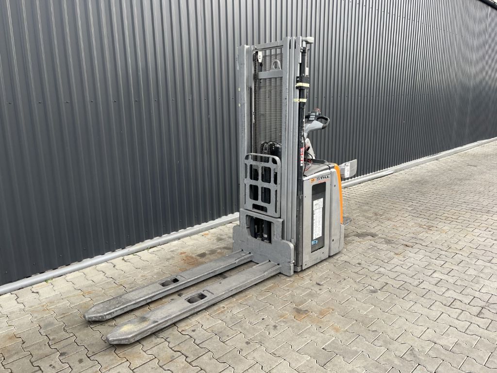 Still EXV-SP14 Stand-on stacker www.superlift-forklift.com