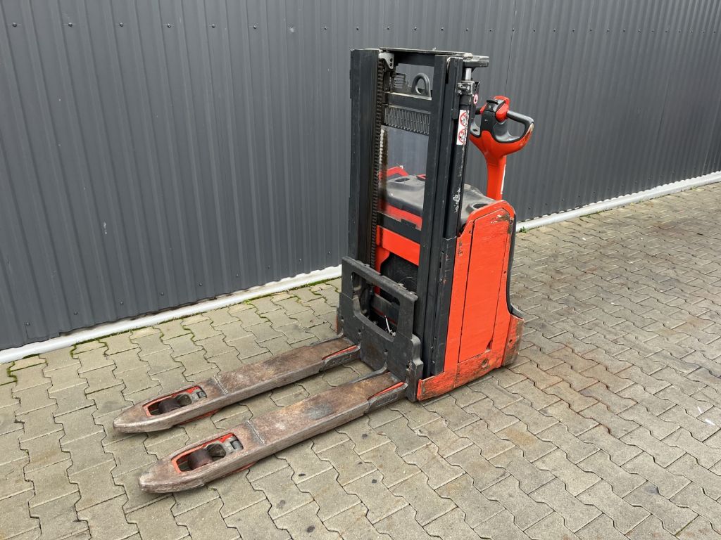 Linde D08 Pedestrian Stacker www.superlift-forklift.com