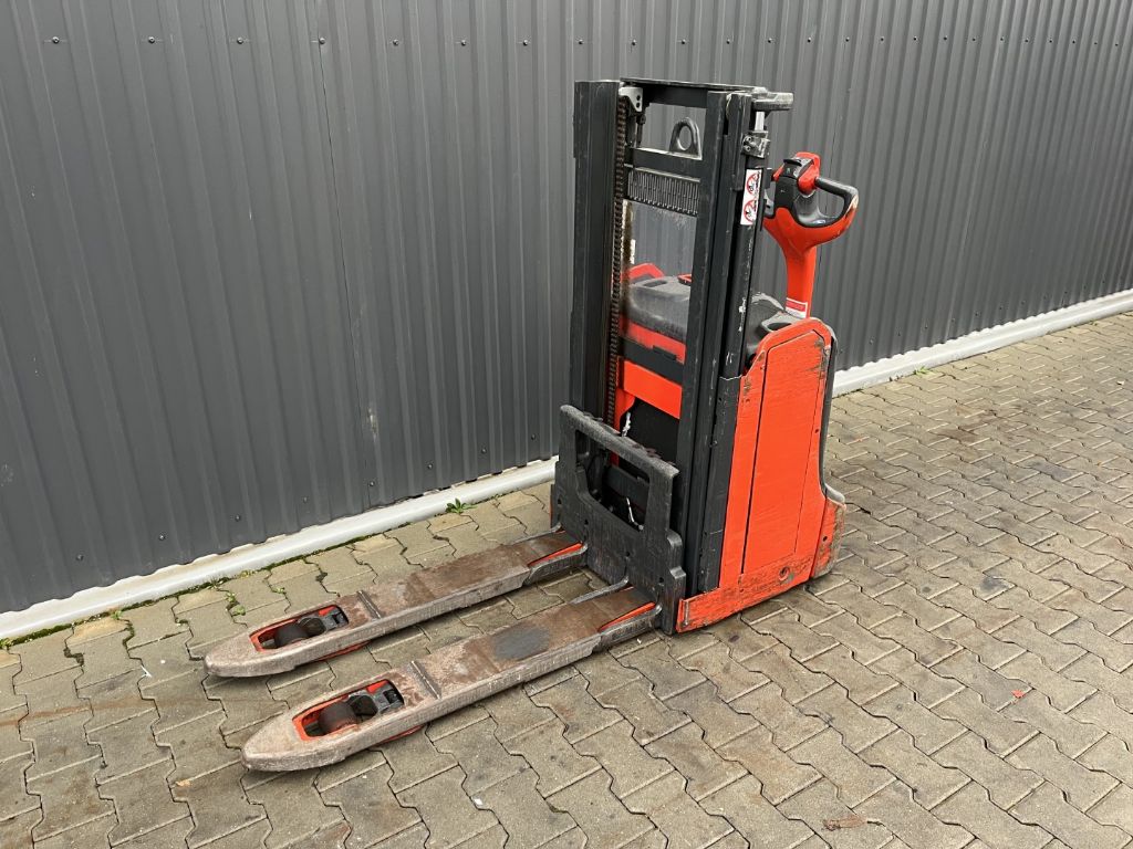 Linde D08 Pedestrian Stacker www.superlift-forklift.com
