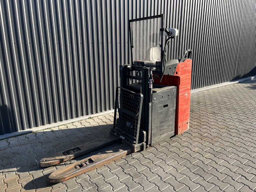 Linde D12S Stand-on stacker www.superlift-forklift.com