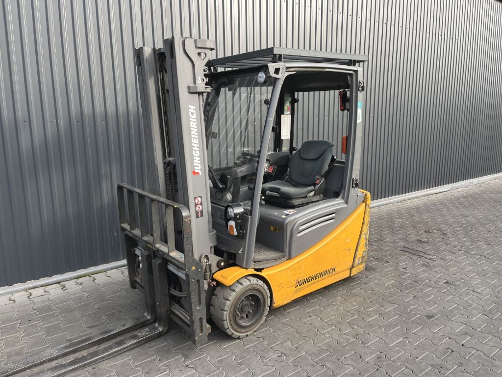 Jungheinrich EFG220 Electric 3-wheel forklift www.superlift-forklift.com