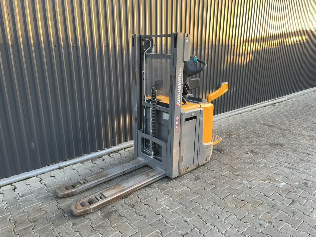 Jungheinrich ERC212z Stand-on stacker www.superlift-forklift.com
