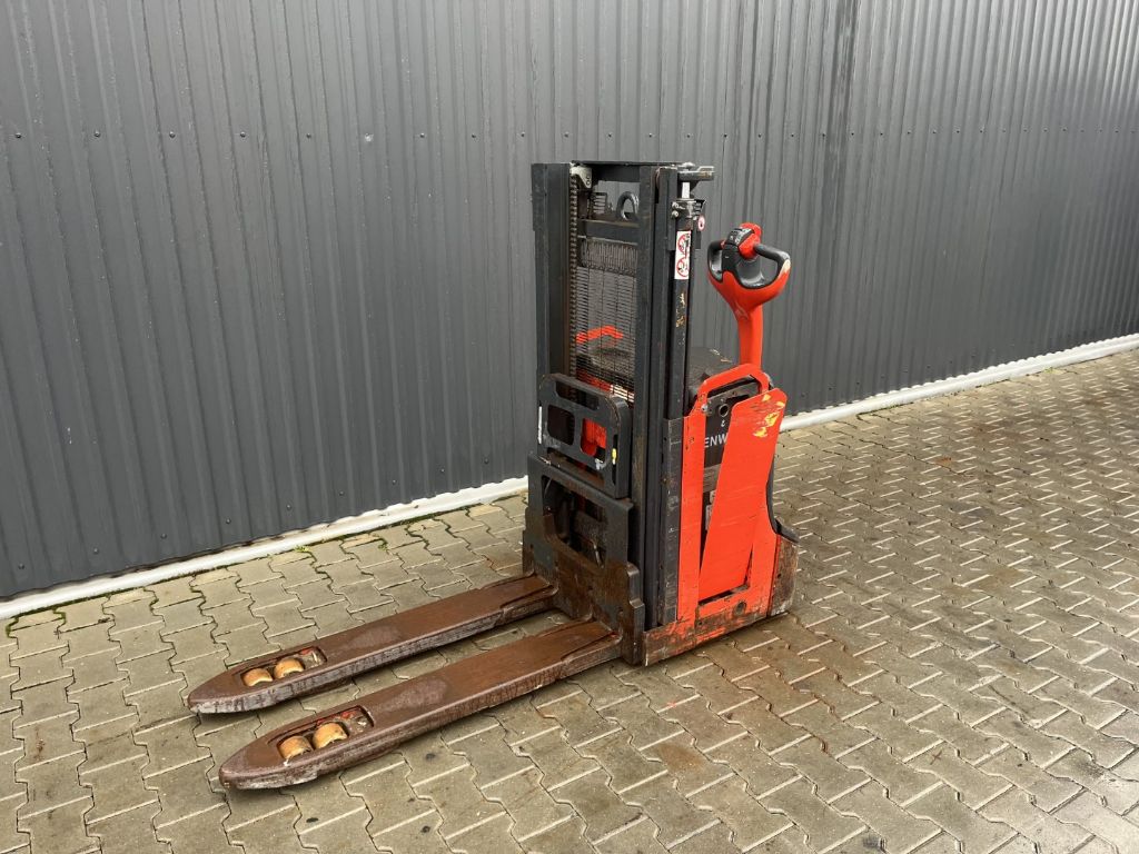 Linde D08 Pedestrian Stacker www.superlift-forklift.com