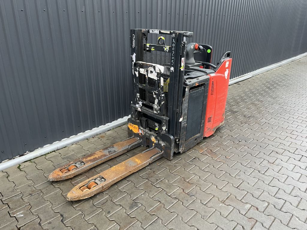 Linde D12SPHP Stand-on stacker www.superlift-forklift.com