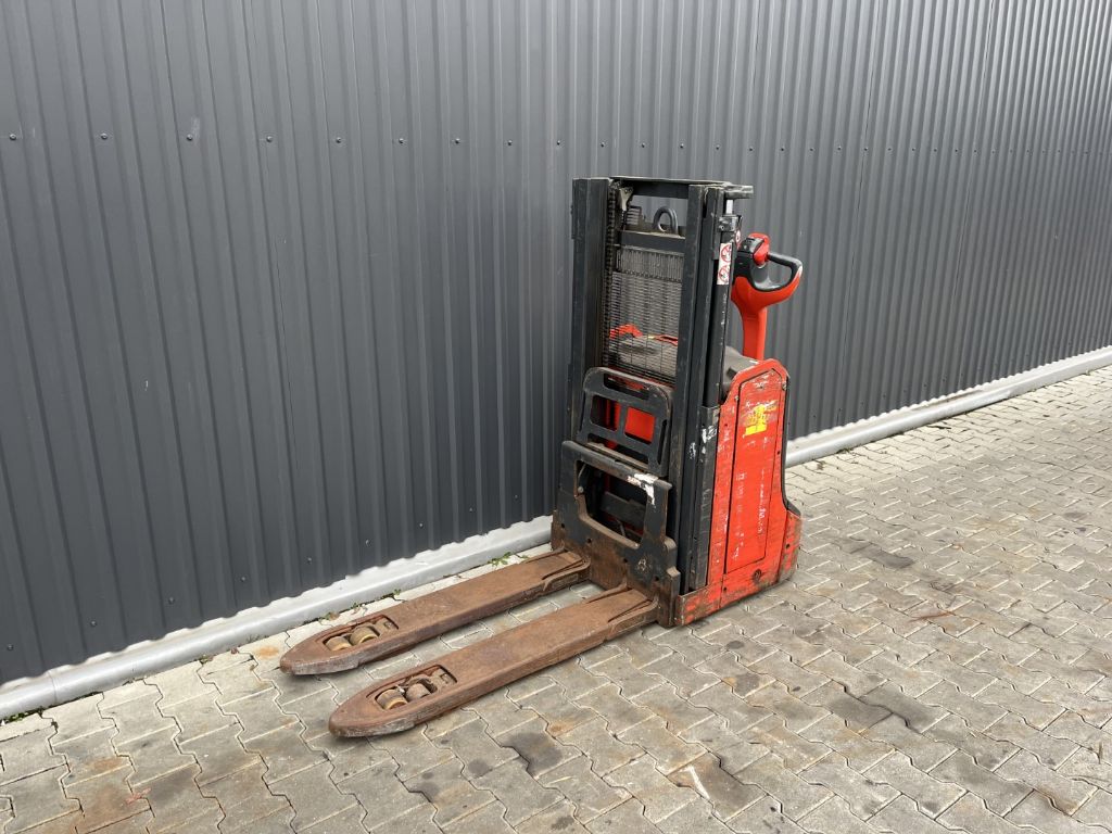 Linde D08 Pedestrian Stacker www.superlift-forklift.com