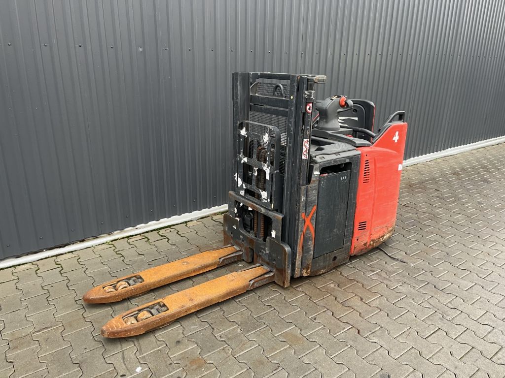 Linde D12HPSP Stand-on stacker www.superlift-forklift.com