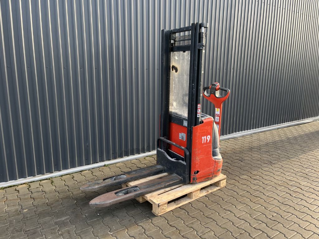 Linde L12 Pedestrian Stacker www.superlift-forklift.com