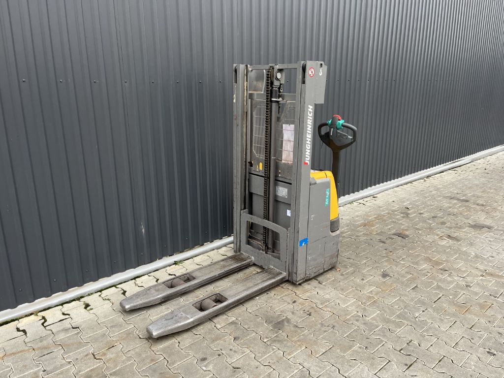 Jungheinrich EJC112 Pedestrian Stacker www.superlift-forklift.com