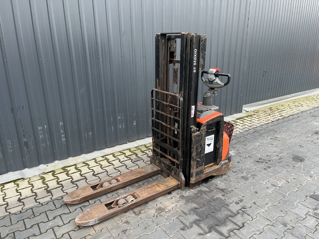 BT SWE120 Stand-on stacker www.superlift-forklift.com