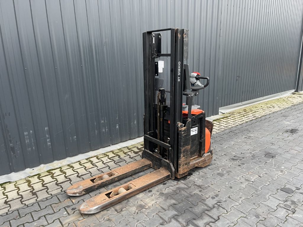BT SWE140 Stand-on stacker www.superlift-forklift.com