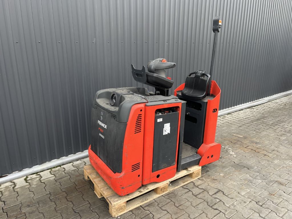 Linde P50C Tow Tractor www.superlift-forklift.com