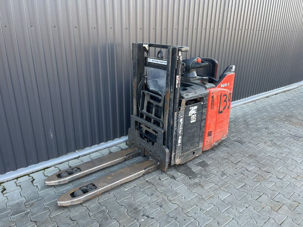 Linde D12HPSP Stand-on stacker www.superlift-forklift.com