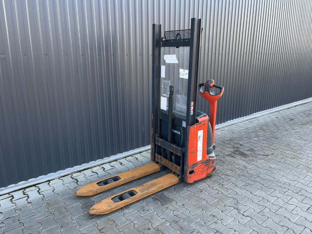 Linde L10B Pedestrian Stacker www.superlift-forklift.com