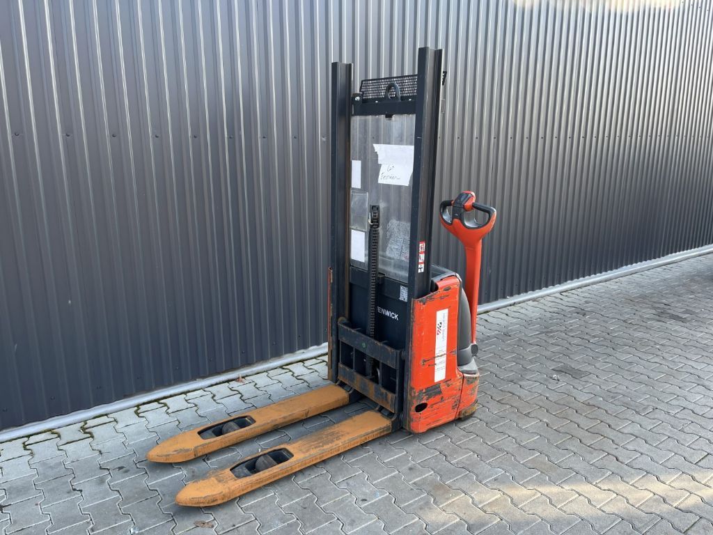 Linde L10B Pedestrian Stacker www.superlift-forklift.com