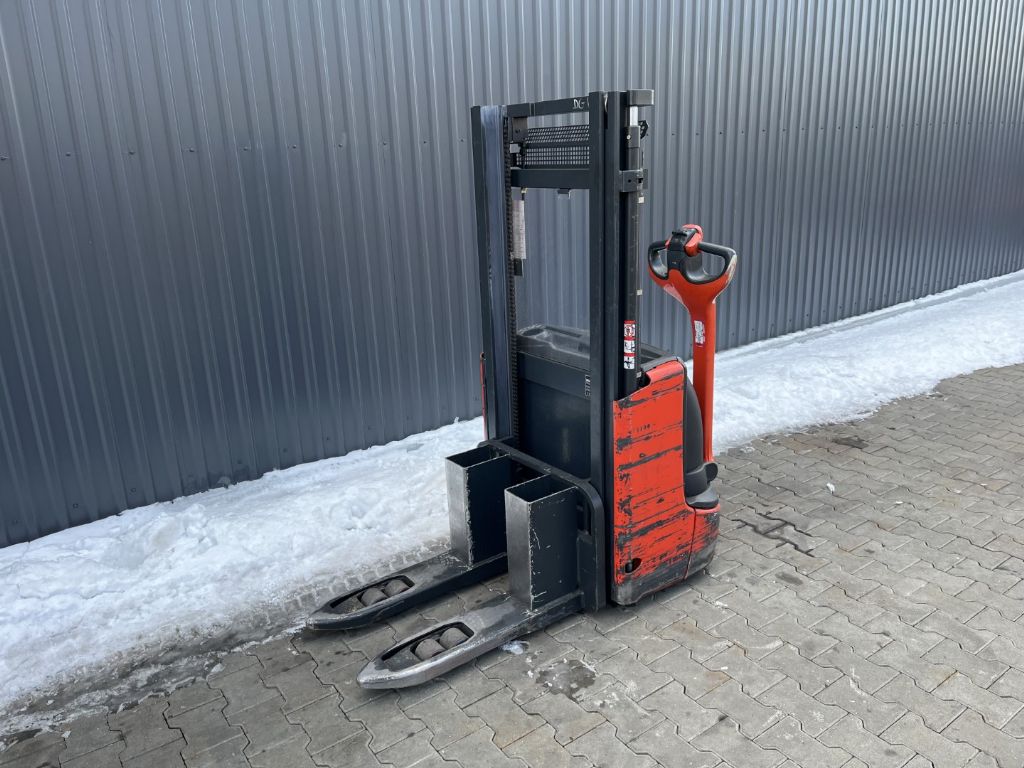 Linde L10 Pedestrian Stacker www.superlift-forklift.com