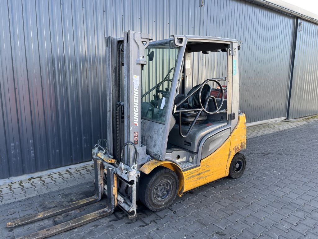 Jungheinrich TFG316s LPG Forklifts www.superlift-forklift.com