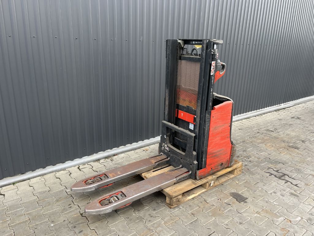 Linde D08 Pedestrian Stacker www.superlift-forklift.com