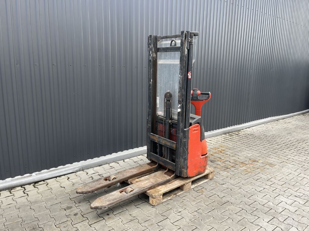 Linde L10 Pedestrian Stacker www.superlift-forklift.com