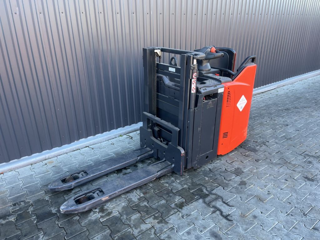 Linde D12HPSP Stand-on stacker www.superlift-forklift.com