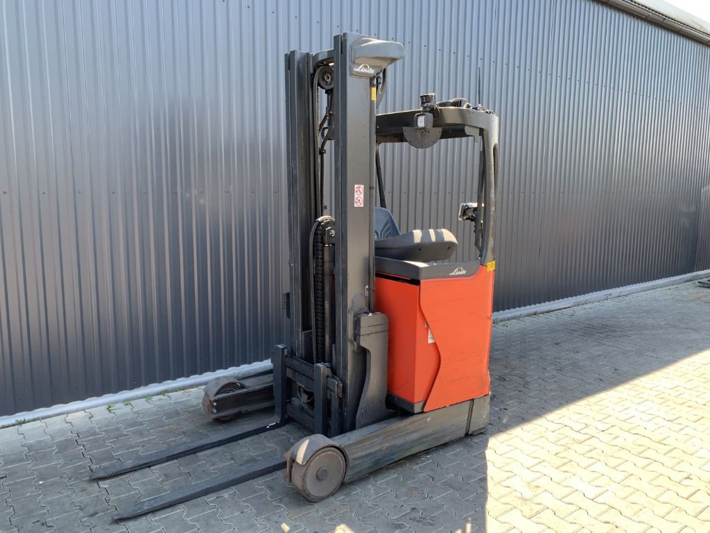 Linde R12B Reach Truck www.superlift-forklift.com