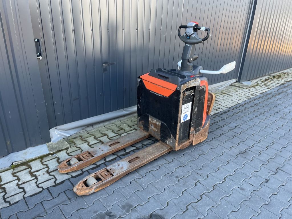 BT LPE200 Electric Pallet Truck www.superlift-forklift.com