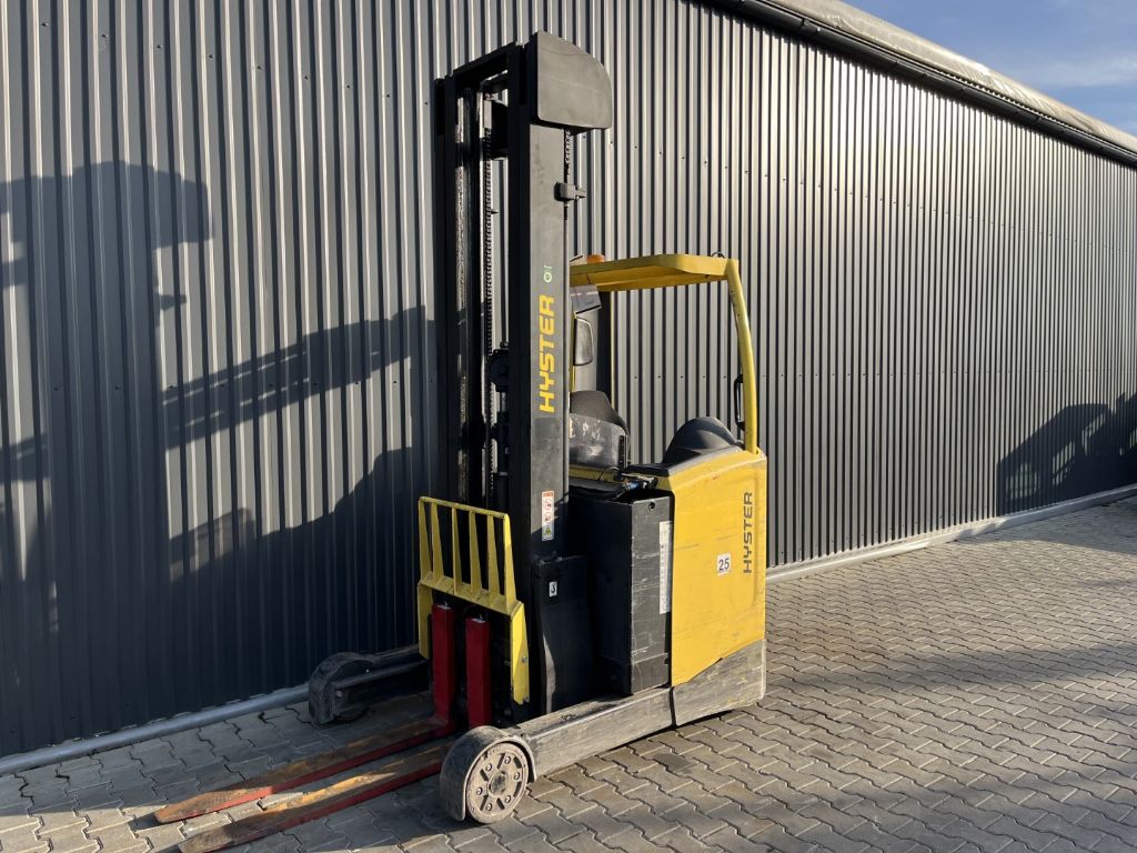 Hyster R2.0 Reach Truck www.superlift-forklift.com