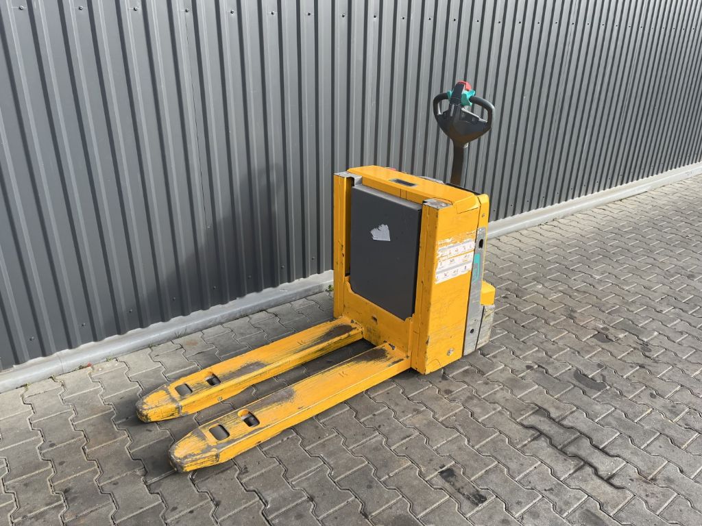 Jungheinrich EJEC20 Electric Pallet Truck www.superlift-forklift.com