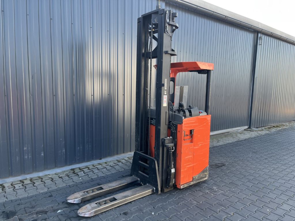 BT SRE160 Stacker sit on www.superlift-forklift.com