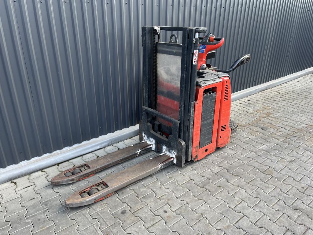 Linde D12AP Stand-on stacker www.superlift-forklift.com