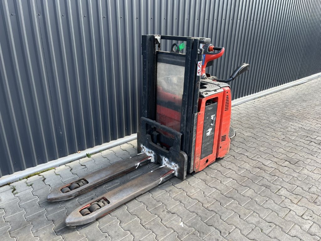 Linde D12AP Stand-on stacker www.superlift-forklift.com