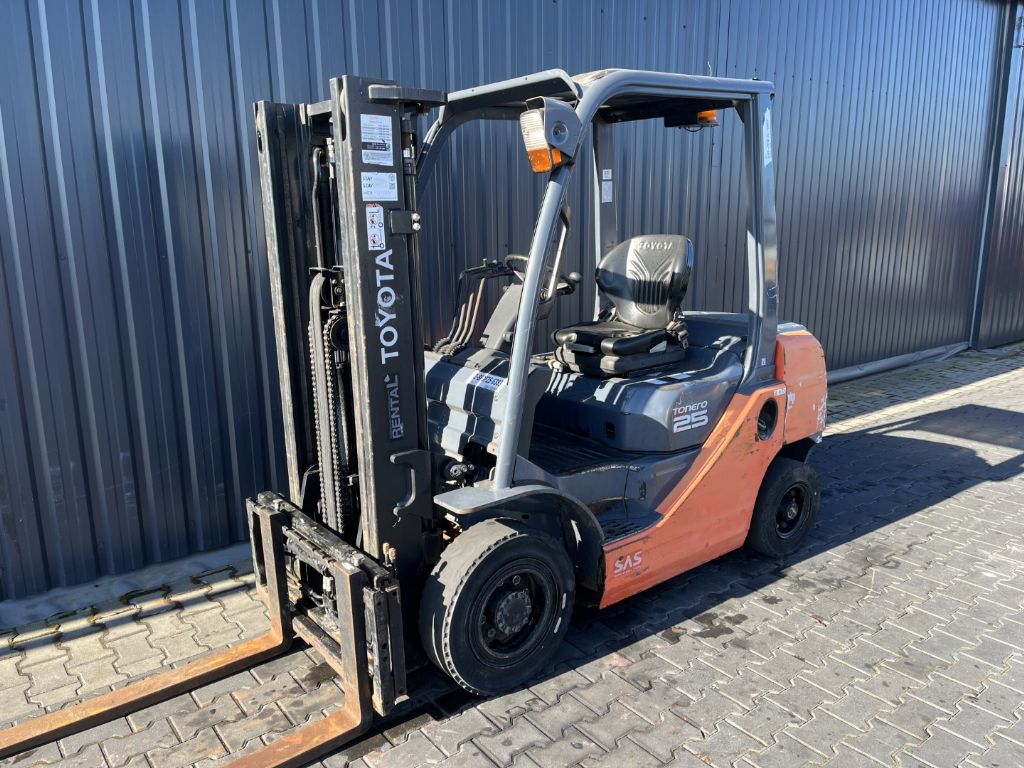 Toyota 8FDF25 Diesel Forklift www.superlift-forklift.com