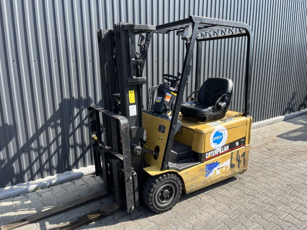 Caterpillar EP16KT Electric 3-wheel forklift www.superlift-forklift.com