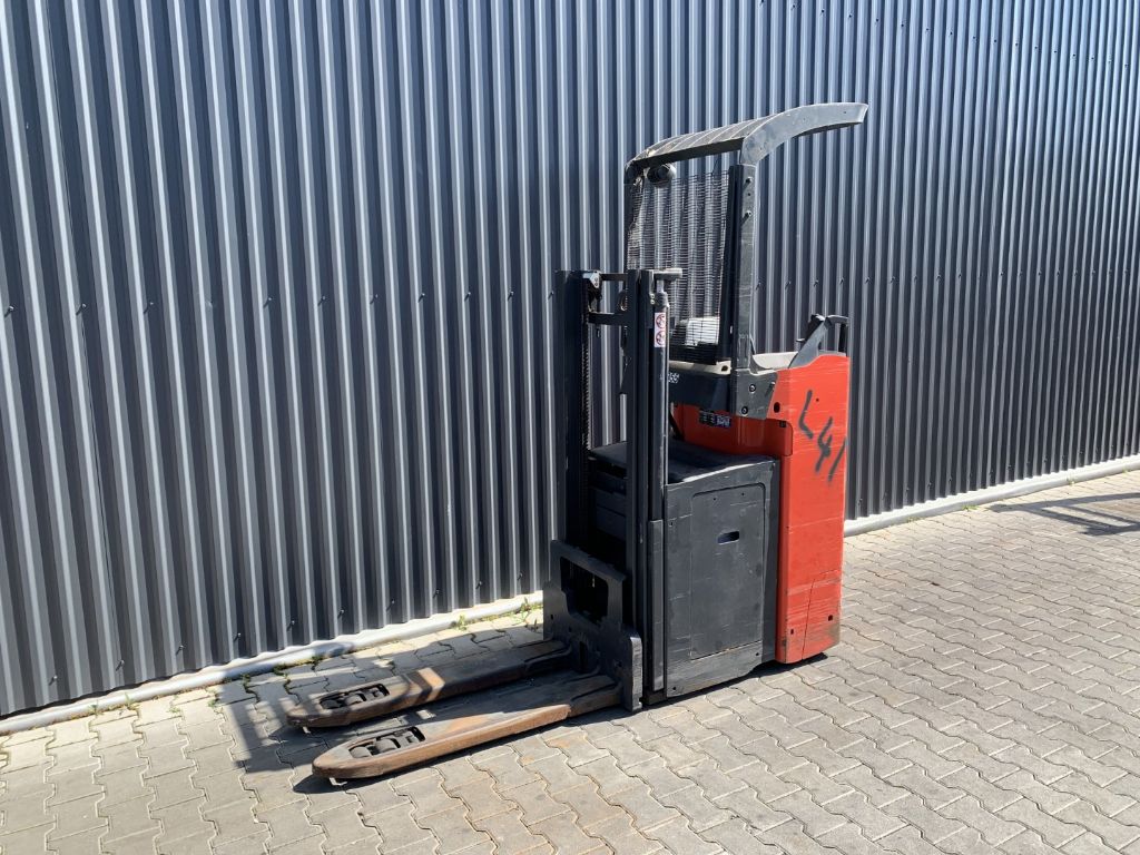 Linde D12S High Lift stacker www.superlift-forklift.com
