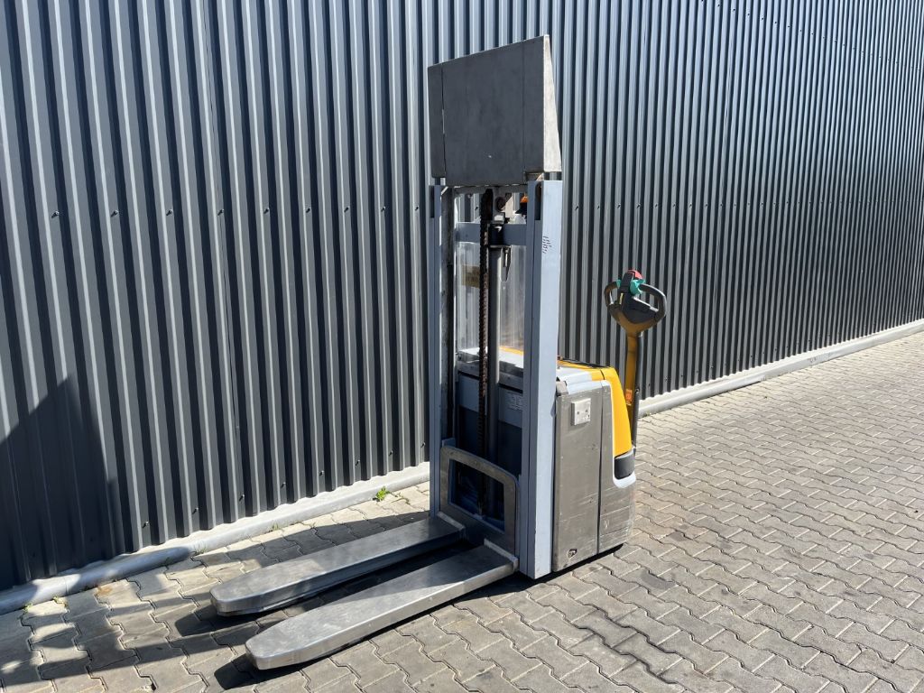 Jungheinrich EJC112z Deichselstapler www.superlift-forklift.com