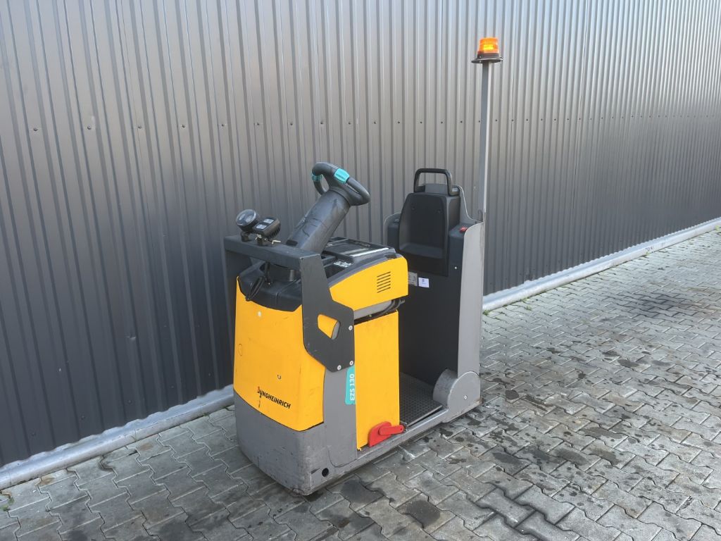 Jungheinrich EZS130 Schlepper www.superlift-forklift.com