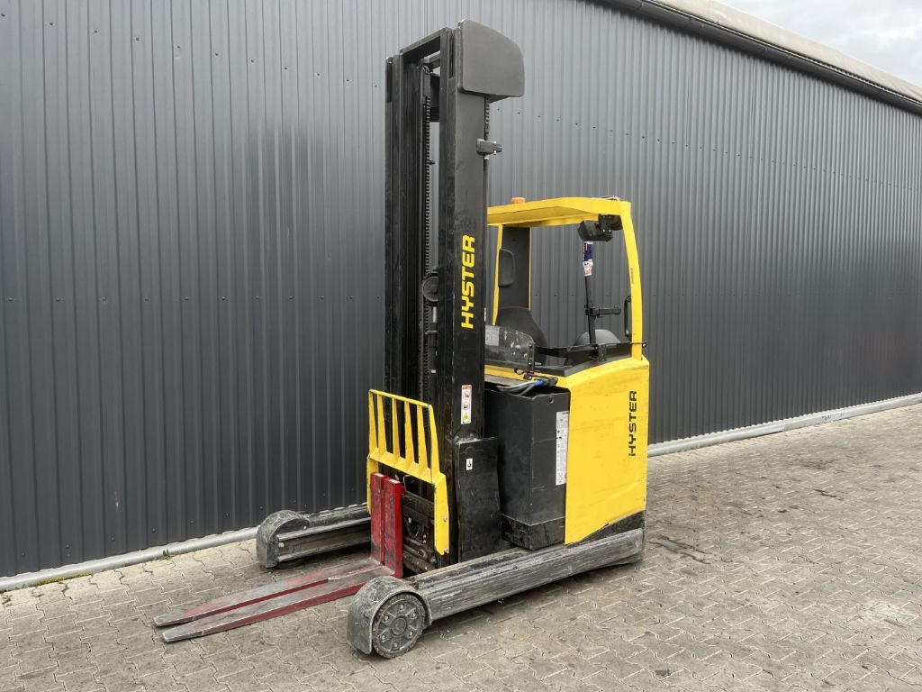 Hyster R2.5 Reach Truck www.superlift-forklift.com