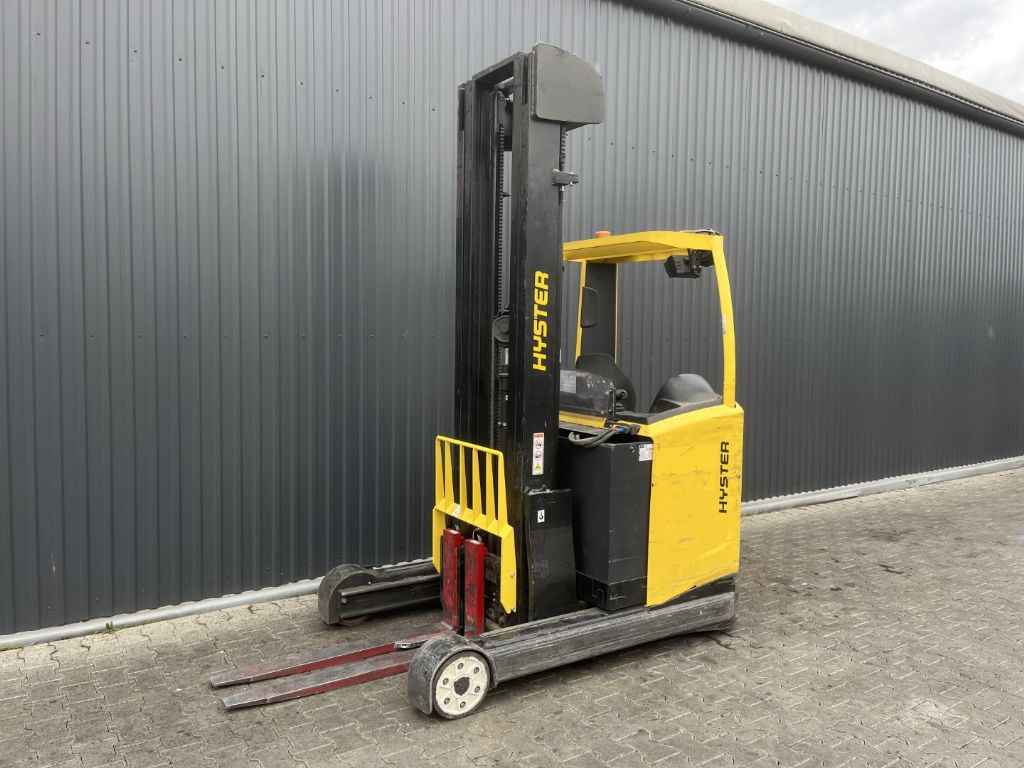 Hyster R2.5 Reach Truck www.superlift-forklift.com