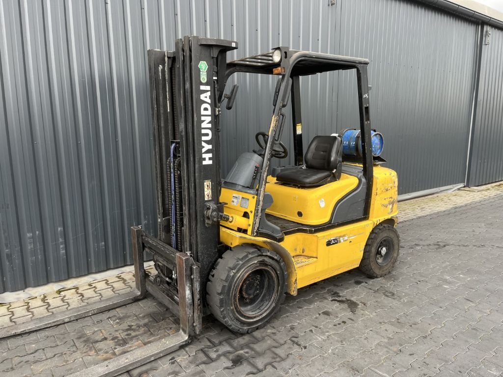 Hyundai 30L-7 LPG Forklifts www.superlift-forklift.com