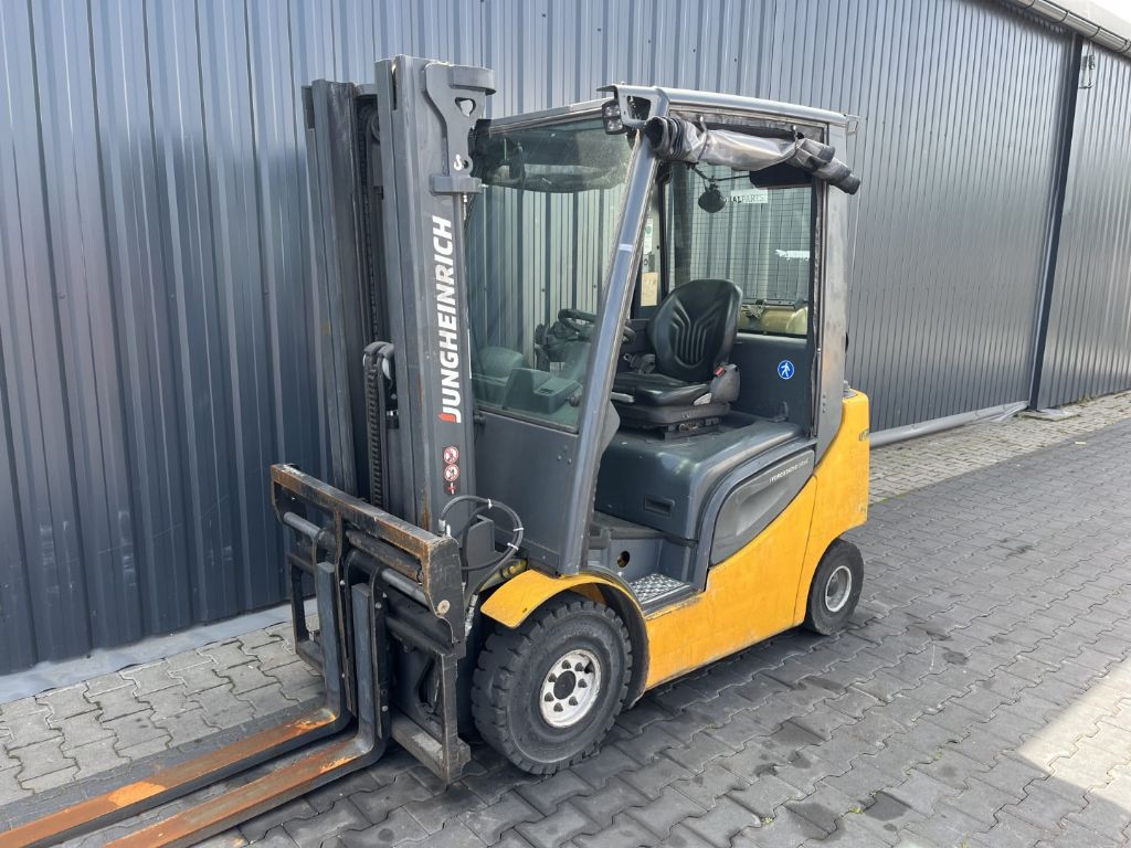 Jungheinrich TFG320s LPG Forklifts www.superlift-forklift.com