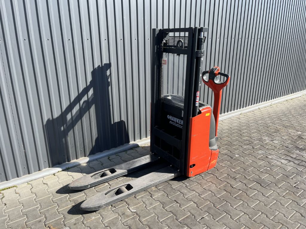 Linde L10B Pedestrian Stacker www.superlift-forklift.com