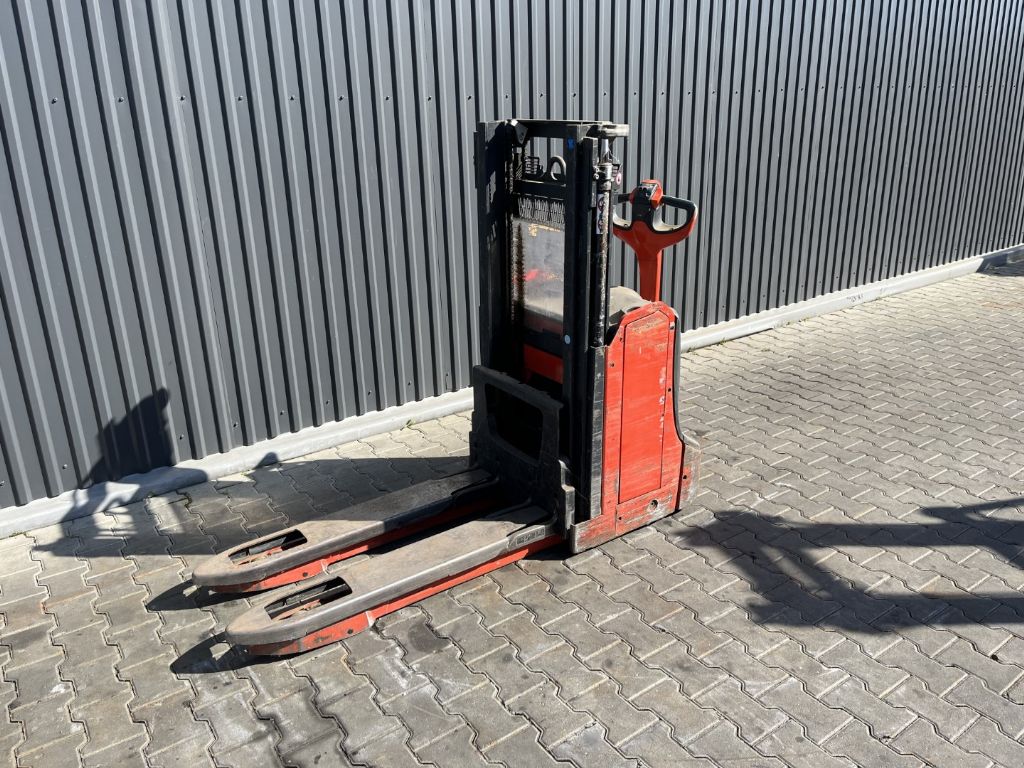 Linde D08 Pedestrian Stacker www.superlift-forklift.com