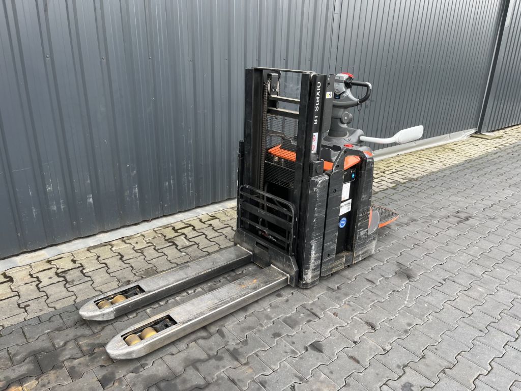 BT SPE200D Stand-on stacker www.superlift-forklift.com