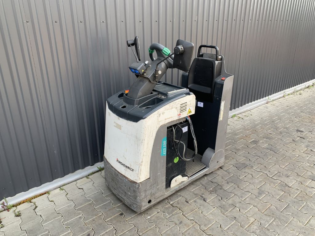 Jungheinrich EZS130 Tow Tractor www.superlift-forklift.com