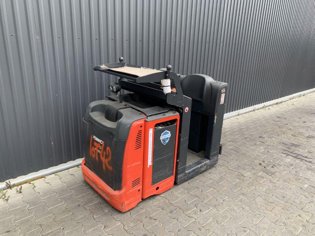 Linde V08 Low Level Order Picker www.superlift-forklift.com