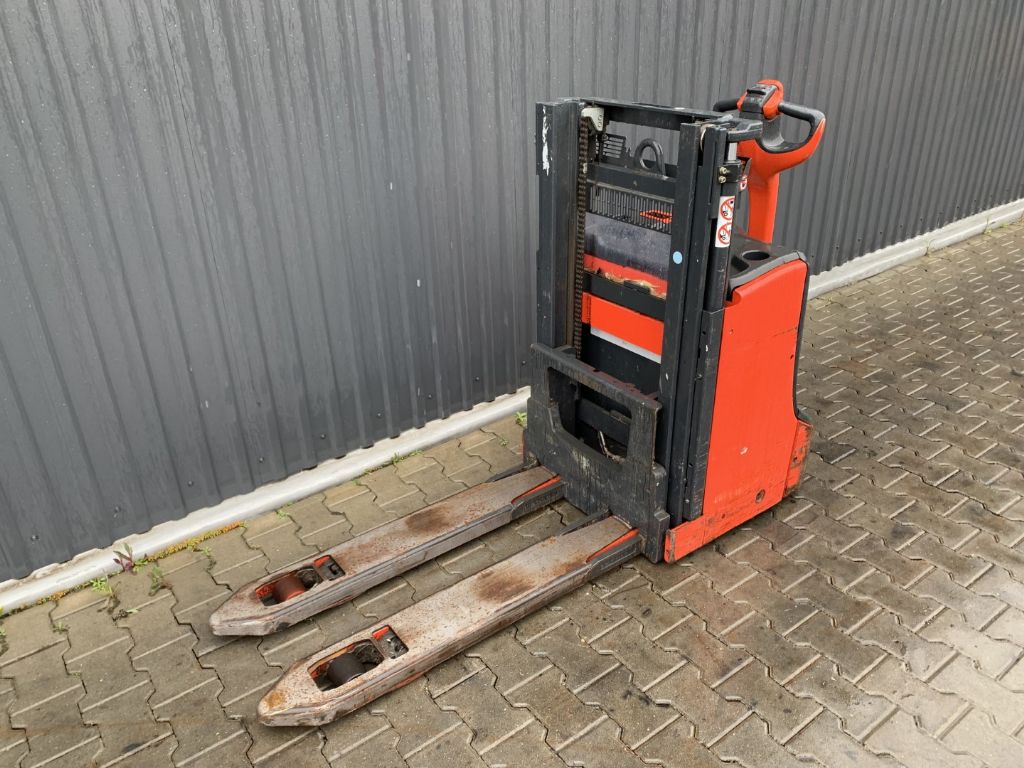 Linde D08 Electric Pallet Truck www.superlift-forklift.com