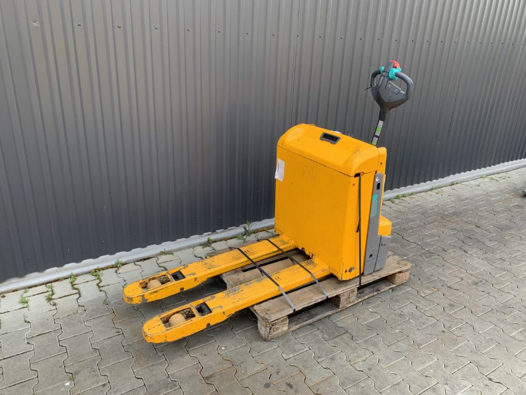 Jungheinrich EJE114 Electric Pallet Truck www.superlift-forklift.com