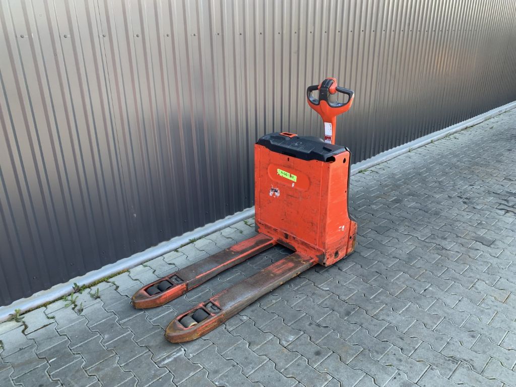 Linde T16 Electric Pallet Truck www.superlift-forklift.com