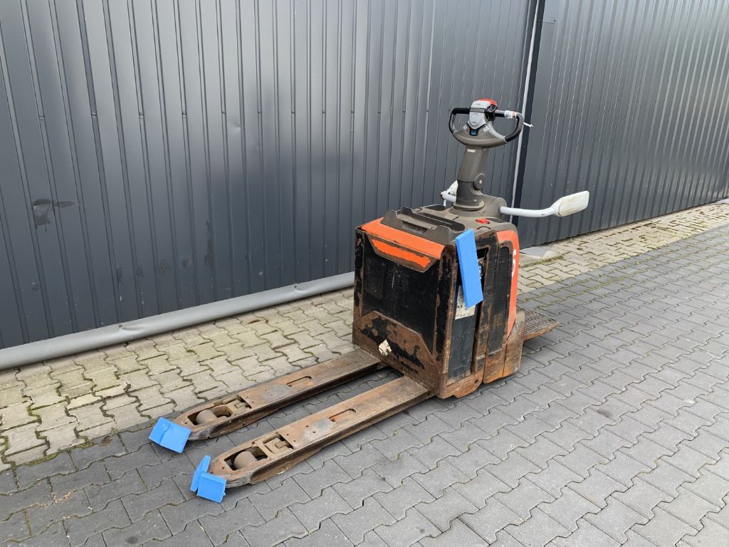 BT LPE200 Electric Pallet Truck www.superlift-forklift.com